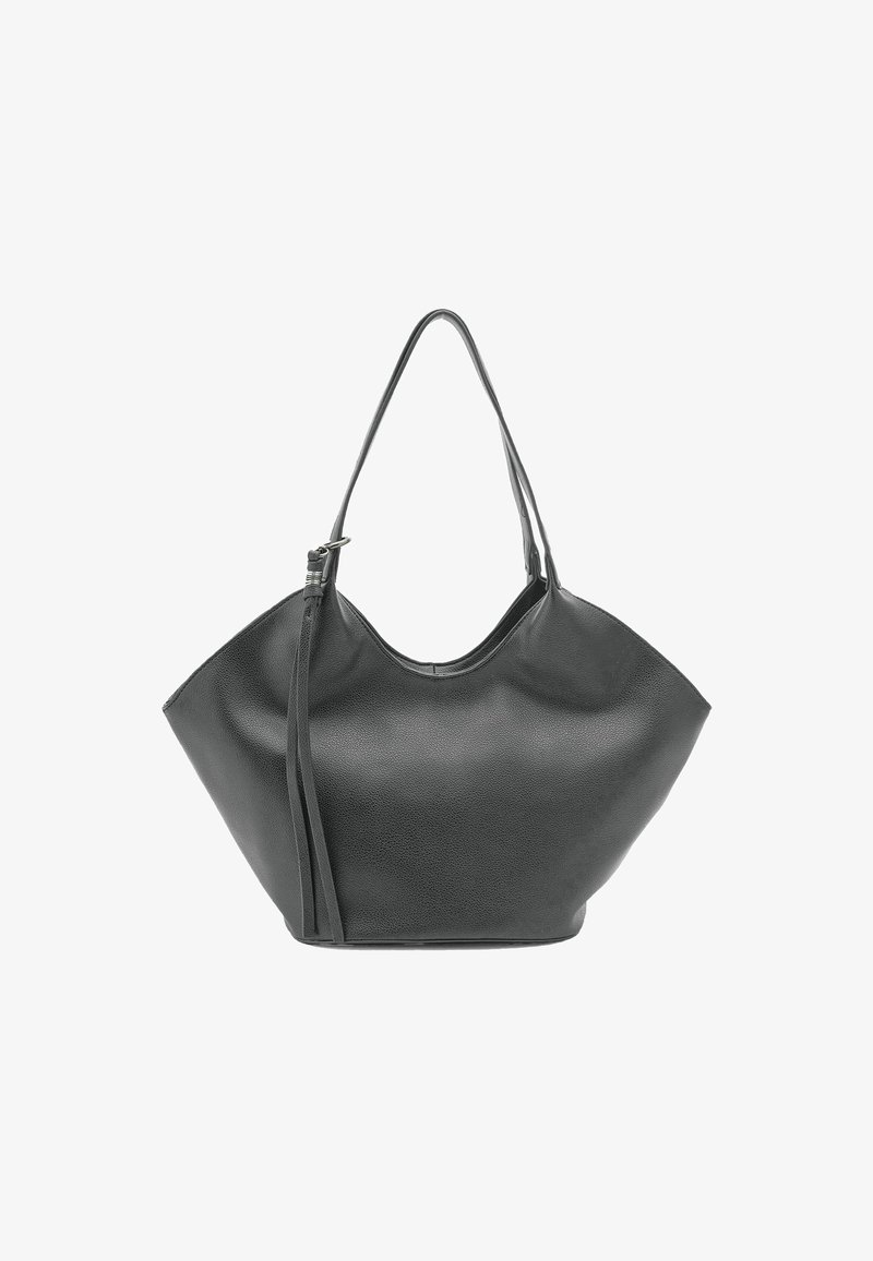 Zwarte leren tote bag met een slungelige ontwerp, lange schouderband en een gladde textuur. Beschikt over een minimalistische vorm en geen zichtbare bevestigingsmaterialen.