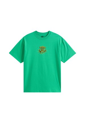 T-shirt vert à manches courtes avec un col rond et un petit logo de Vans en forme de soleil jaune et noir centré sur la poitrine.