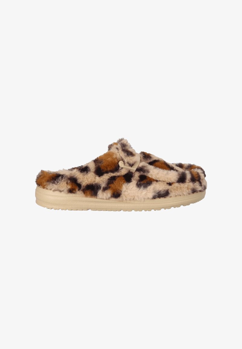 Fuzzy beige hjemmesko med et leopardprint mønster i brun og sort. Har en blød, plysset tekstur og en let, struktureret sål.
