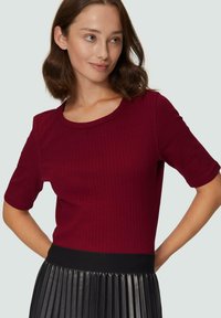 s.Oliver HALFLANGE MOUWEN - T-shirt print - rubinrot