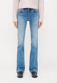 ONLY Tall ONLWAUW MID WAIST - Kavbojke na trapez - medium blue denim