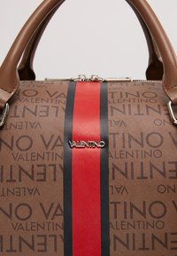 Valentino Bags JORAH - Weekendveske - brown