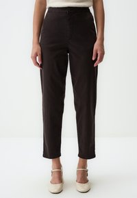 REGULAR LEG  - Pantaloni - brown