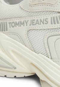 Tommy Jeans RETRO RUNNING - Sneakers basse - ecru