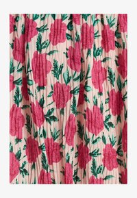 Izbrano, rosie plisse