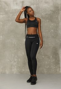 ASICS - ACCELERATE BRA - Sport-BH mit starker Stützkraft - performance black Thumbnail-Bild 1