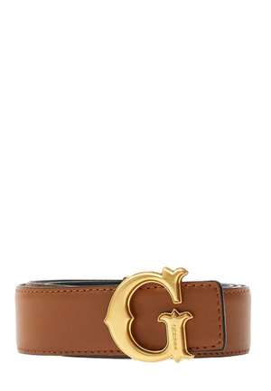 Cintura in pelle marrone con una grande fibbia logo in tonalità oro. Texture liscia, bordi cuciti e design minimalista.