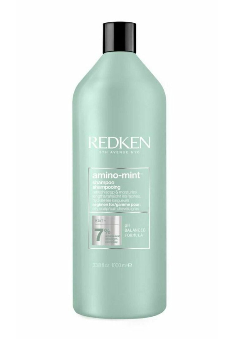 Redken amino-mint shampoo in een hoge, muntgroene plastic fles met een zwarte dop. Het etiket toont productdetails en de pH-gebalanceerde formule.