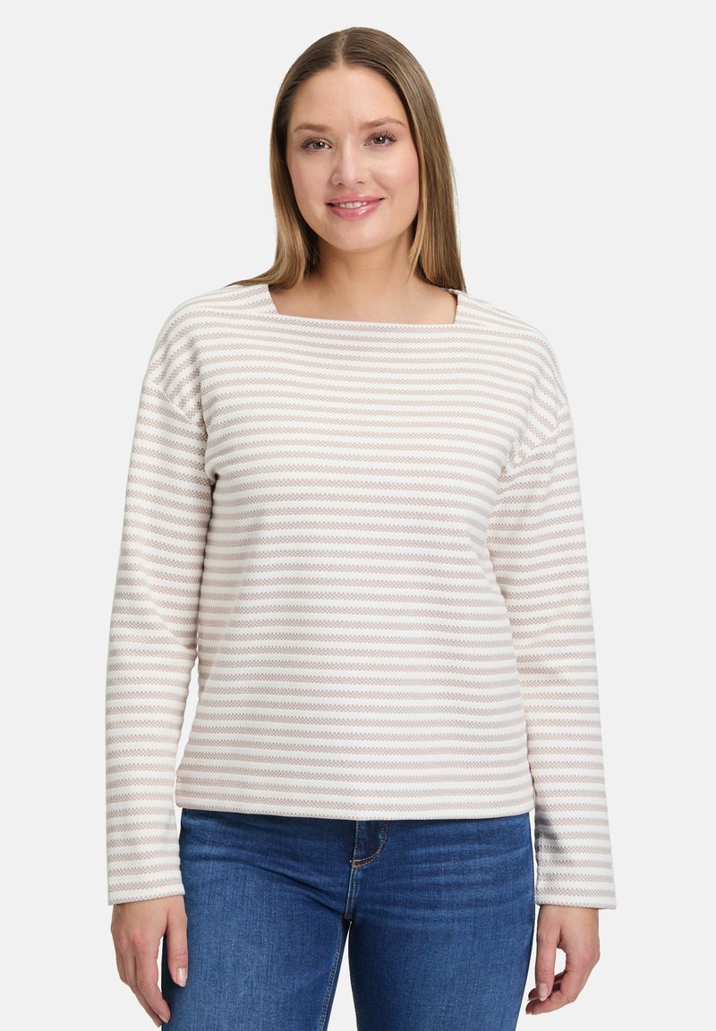 Hellbeige Langarmshirt mit horizontalen Streifen in helleren Farbtönen. Mit einem quadratischen Ausschnitt und strukturierter Stoffqualität. Kombiniert mit Jeans.