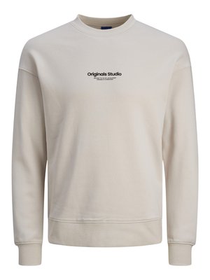 Bež sweatshirt s krojem na vratu iz mehke tkanine. Ima sprednji napis "Originals Studio" v črni barvi ter rebraste manšete in pas.