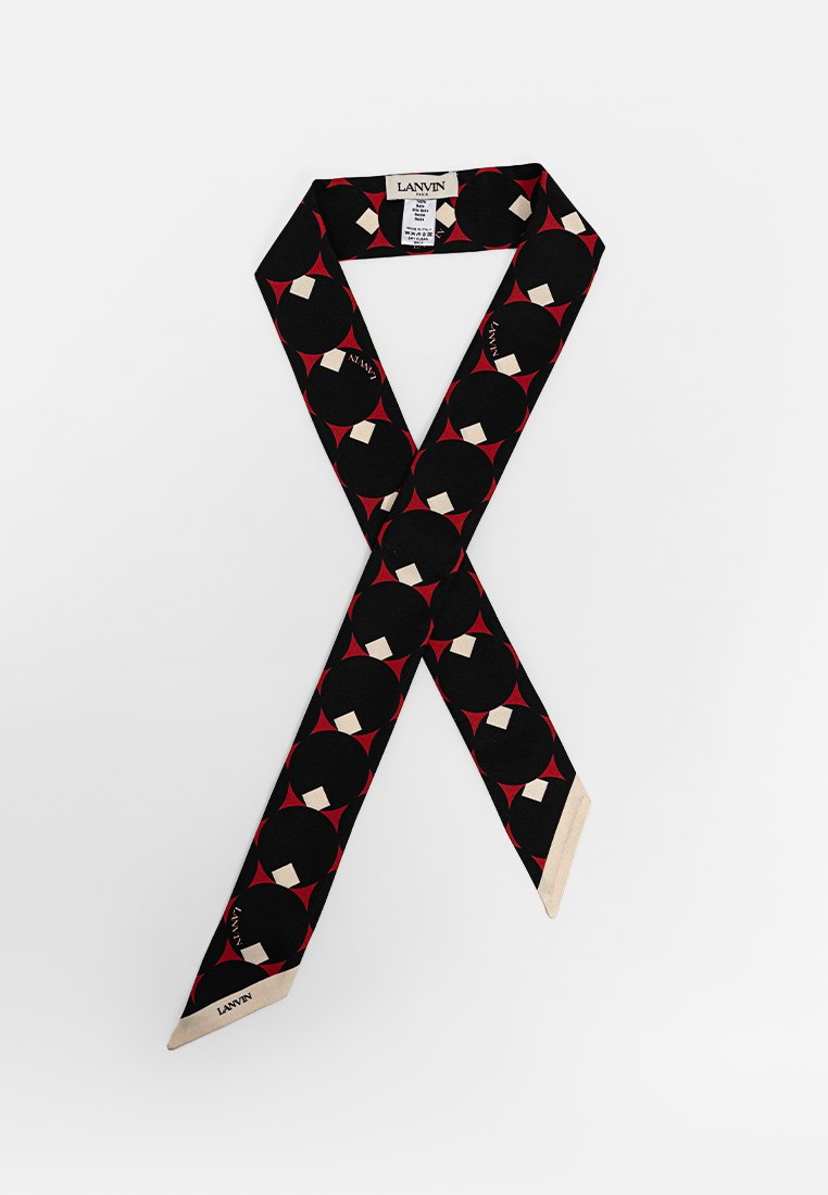 Sciarpa in seta nera con motivo geometrico circolare rosso e beige, punte beige, e etichetta del marchio LANVIN a un'estremità e al centro.
