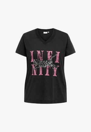 T-shirt noir en coton avec un col en V, présentant une impression rose "INFINITY" et un design de chat sautant orné de rhinestones sur le devant.