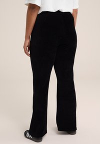 WE Fashion CURVE Pantaloni black/nero