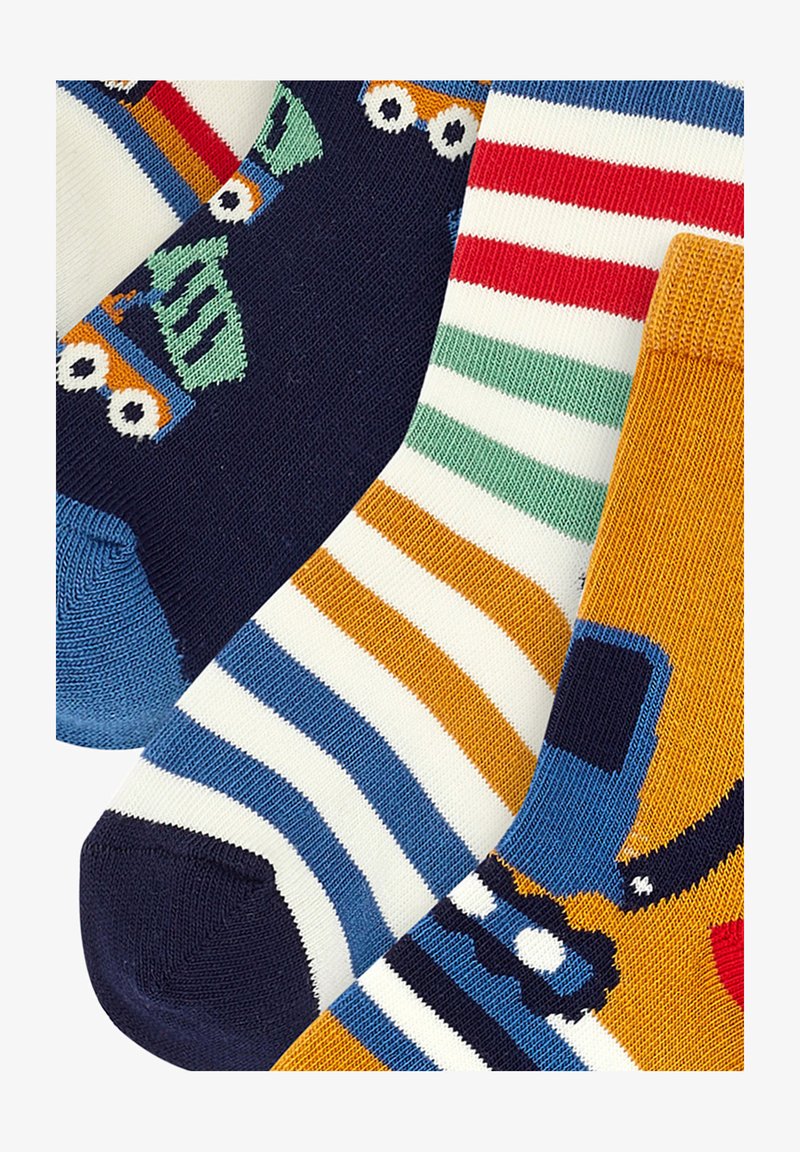 Bunte Kindersocken mit Lkw-Muster auf Marineblau, gestreiftem Design in Rot, Grün und Gelb, mit einer weichen Strickstruktur.