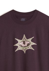 Maroon t-shirt with a round neck, featuring a central logo in black and green, surrounded by a starburst design with checkered accents.
