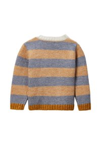 Pull rayé aux couleurs grises, orange et crème. Il présente un col rond, un ourlet côtelé et une texture tricotée. Aucune quincaillerie ou accent visible.