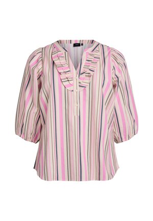 Gestreepte blouse met roze, crème en blauwe verticale strepen, een v-hals met ruches en driekwart pofmouwen. Zachte stof textuur.