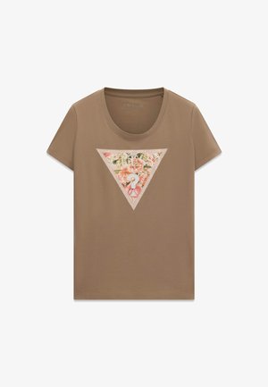 Bruin T-shirt met korte mouwen en een driehoekig logo met bloemenpatroon waarop de tekst "Guess U.S.A. Wash Denim Jeans" staat aan de voorkant.
