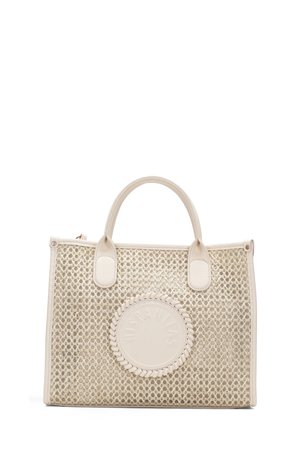 Bolso tote tejido beige con dos asas y un parche circular en la parte frontal con el logo "HISPANITAS" en relieve.