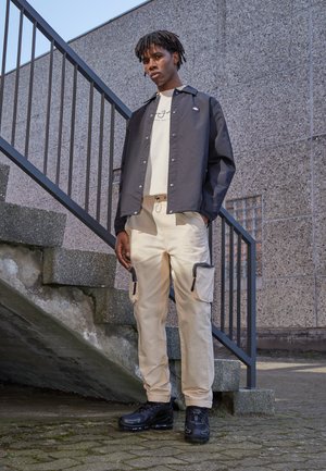 Sean John, SCRIPT LOGO TRACKPANTS - Cargo trousers - beige