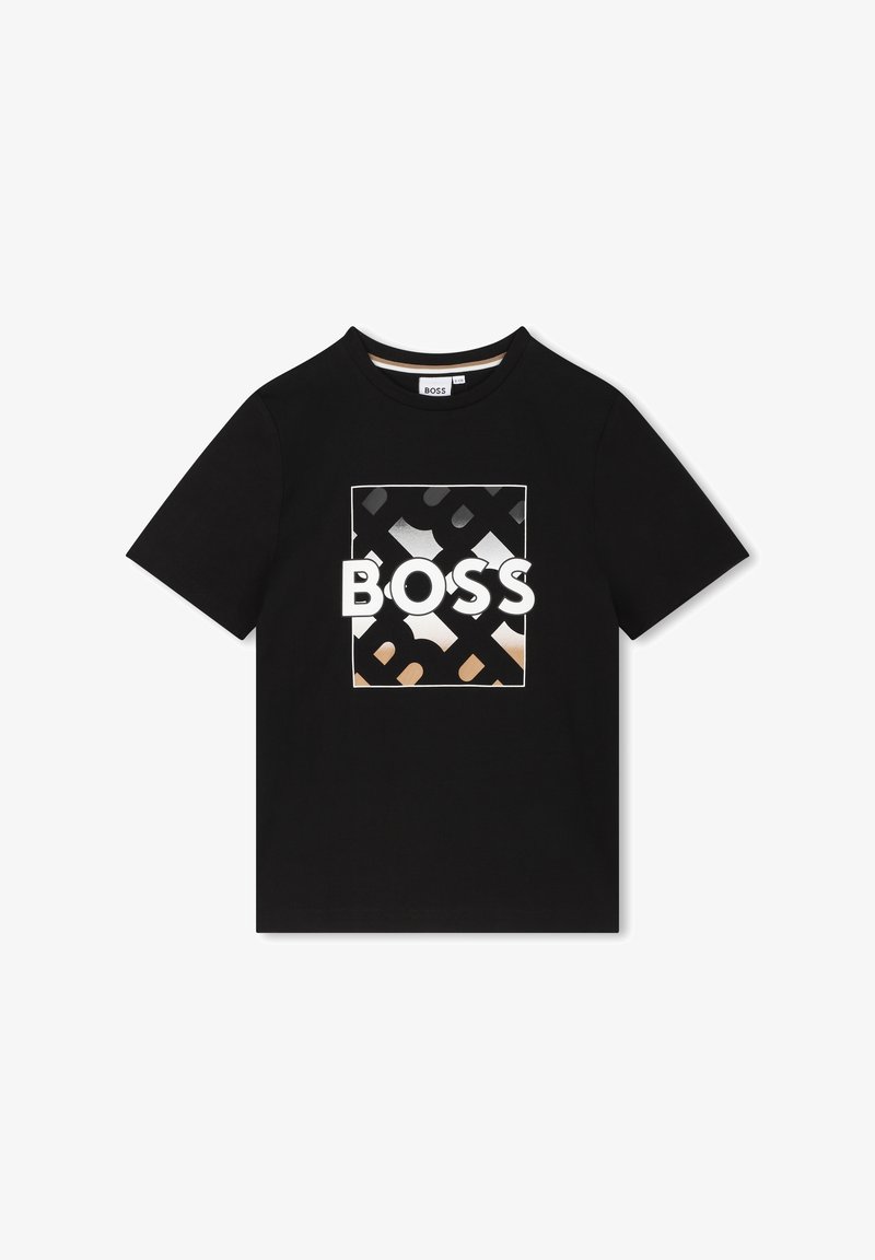 T-shirt noir à manches courtes avec un graphique carré présentant des formes entrecroisées et le mot "BOSS" en lettres blanches en gras sur le devant.