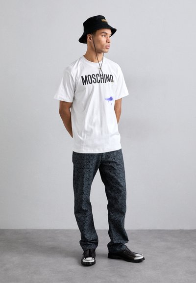 MOSCHINO WITH LOGO PEN INK  - Apdrukāts T-krekls - white