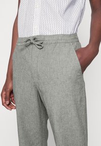 Selected Homme Tygbyxor - black