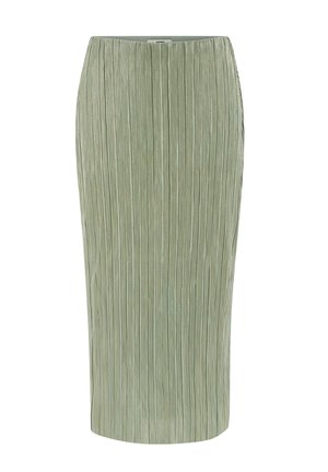 Falda midi lápiz de color verde claro con plisados verticales y una pretina estrecha.