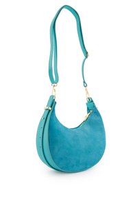 Türkise Wildleder Schultertasche mit glattem Lederbesatz, geschwungener Form und goldenen Hardware-Details. Verstellbarer Tragegurt für vielseitige Tragemöglichkeiten.