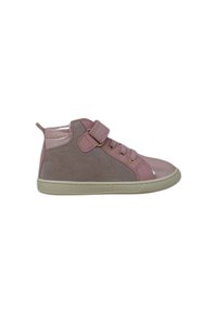 Scarpa alta rosa realizzata in pelle e suede, con una striscia in velcro, lacci, e una suola in gomma bianca con dettagli di cucitura.