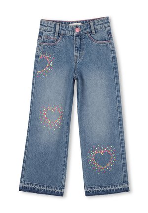 Blauwe denim jeans met rechte pijpen, versierd met drie roze en groene hartvormige gestippelde patronen op de voorkant van de dijen en de linker zak.