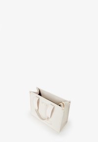 Borsa a tracolla bianca in pelle con logo impresso, design strutturato, doppio manico e apertura superiore. Finitura testurizzata con dettagli minimalisti.