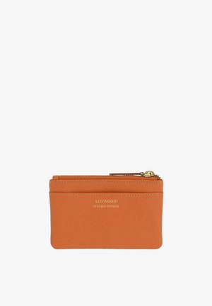 Petite pochette en cuir orange avec fermeture éclair dorée et "Loxwood Le Cabas Parisien" embossé en or sur le devant.