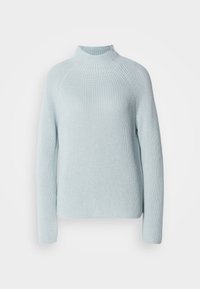 Pull tricoté bleu clair à manches longues et col rond haut, présenté sur un fond blanc.