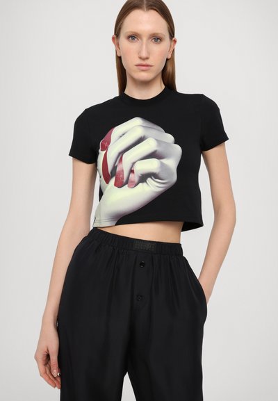 GmbH CROPPED WITH NAILS PRINT - Camiseta estampada - black