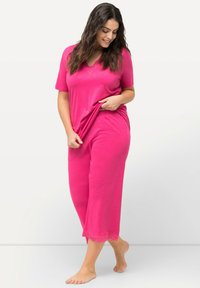 Ulla Popken LOCHSTICKEREI V-AUSSCHNITT HALBARM SET - Pigiama - berry