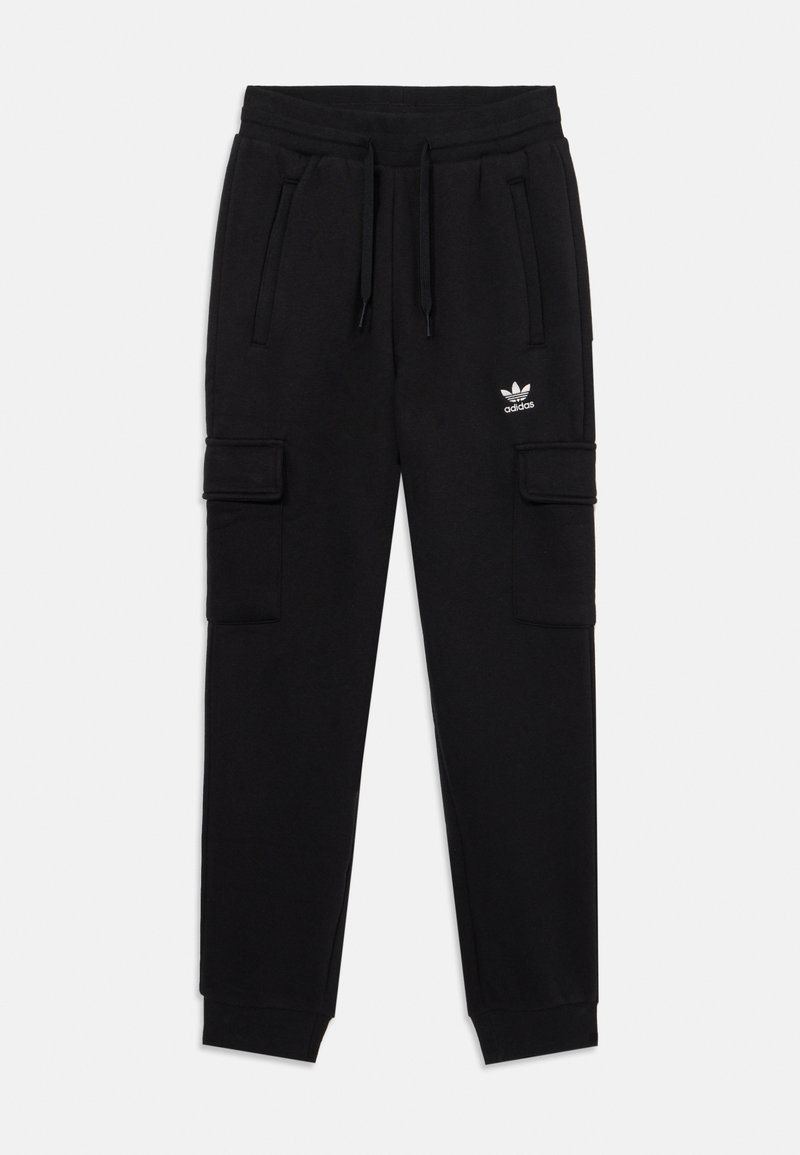 Pantalons cargo noirs avec une taille élastique, deux poches latérales et deux poches cargo. Présente le logo Adidas blanc sur la cuisse gauche.
