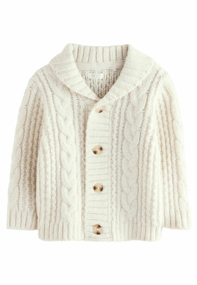 Cárdigan crema de punto trenzado con cuello chal, cinco botones dorados y detalles acanalados en las mangas y el dobladillo. Tela suave y texturizada.