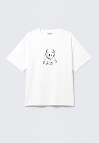 Tricou alb din bumbac cu o croială relaxată, având un design cu un personaj de desene animate negru pe față. Mâneci scurte, gât rotund.