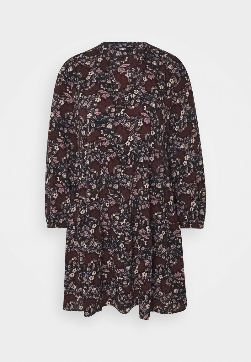 Květinové šaty s dlouhými rukávy, kulatým výstřihem, ve tmavě burgundské látce s růžovými a bílými květinovými a listovými vzory, na sukně jsou plisované.