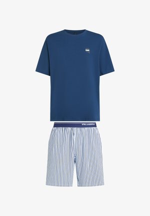 Mėlyna medvilninė marškinė su apvaliu iškirpimu ir logotipu. Suderinta su baltais ir tamsiai mėlynais dryžuotais laisvalaikio šortais, turinčiais elastinę juostą su logotipu.