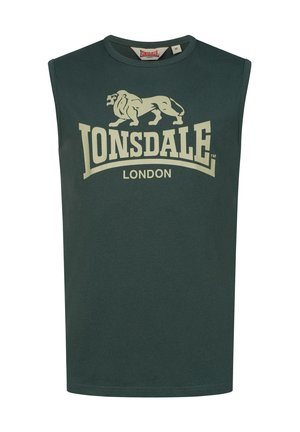 Tamnozeleni majica s bez rukava od pamuka, s velikim svijetlo bež Lonsdale logotipom i dva lava, a ispod je riječ 'London'.