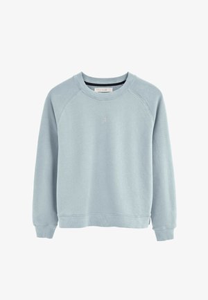 Sudadera azul claro con cuello redondo, puños y dobladillo acanalados, pequeño logo bordado centrado en el pecho y etiqueta Polo Club en el interior del cuello.