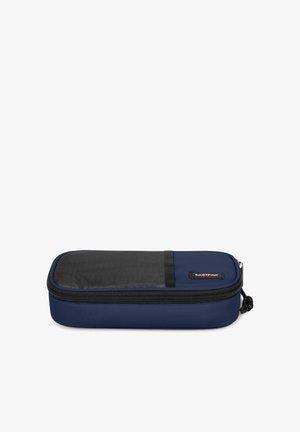Prostokątne, ciemnoniebiesko-czarne etui na ołówki z zamkiem błyskawicznym, przednią kieszenią i naszywką z logo Eastpak na górze.