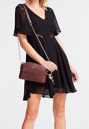 Guess, Sac bandoulière - bordeaux