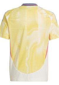 Maglietta sportiva gialla in rete con un design texturizzato, pannelli laterali bianchi a contrasto e un accento rosa sull'orlo. Collo arrotondato.