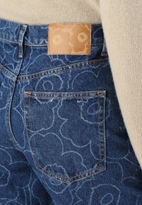 Marimekko BARREL - Vaqueros boyfriend - unikko denim