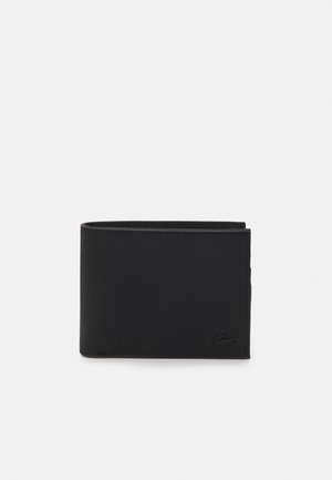Schwarze bi-fold Geldbörse aus strukturiertem Material mit geprägt Logo, einfachem Design und sauberen Kanten. Minimalistisch ohne zusätzliche Akzente.