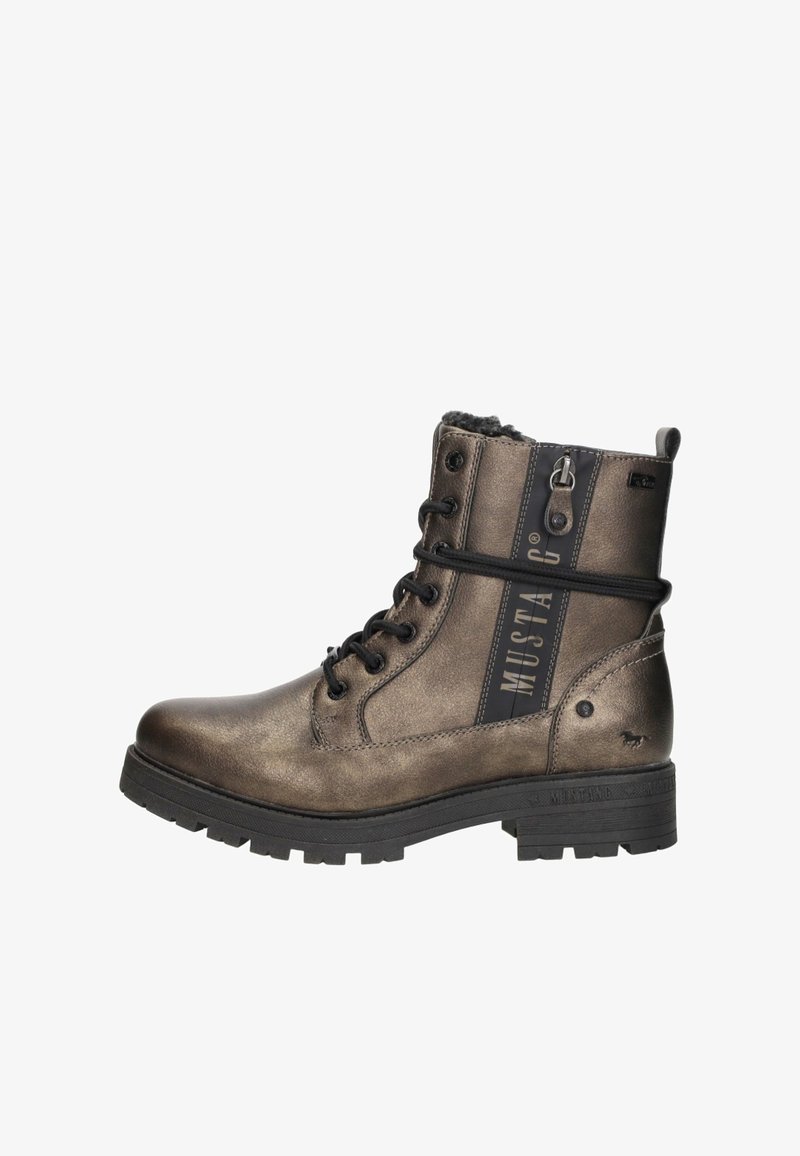 Bronzen enkelboot met veterfront, nepbont kraag en contrasterende zwarte accenten. Robuuste zool biedt grip en stabiliteit.