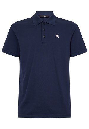 Marineblaues Poloshirt aus atmungsaktivem Material, mit einem Knopfverschluss mit drei Knöpfen, kurzen Ärmeln und einem kleinen gestickten Logo auf der Brust.